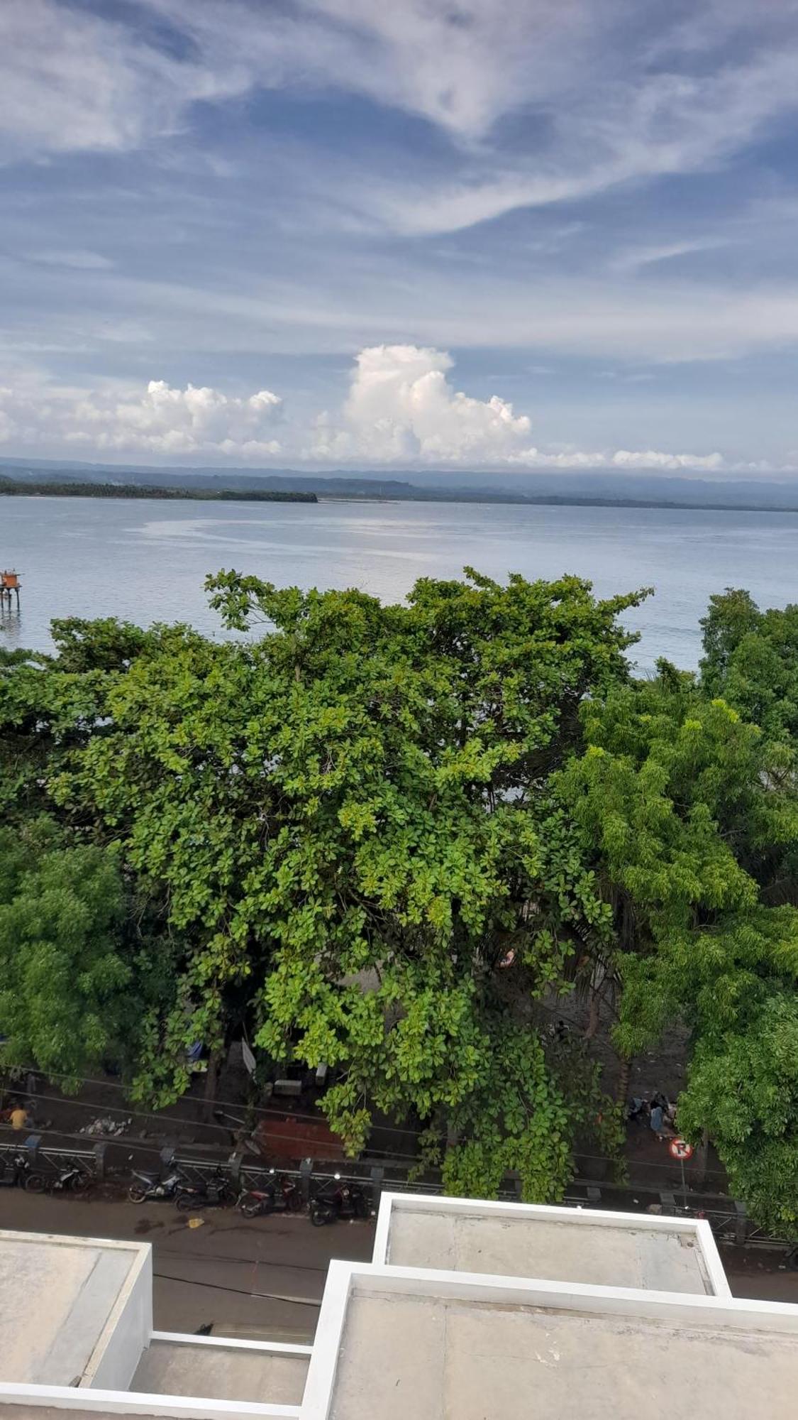 Beach Hotel Wirton Batukaras Exterior photo